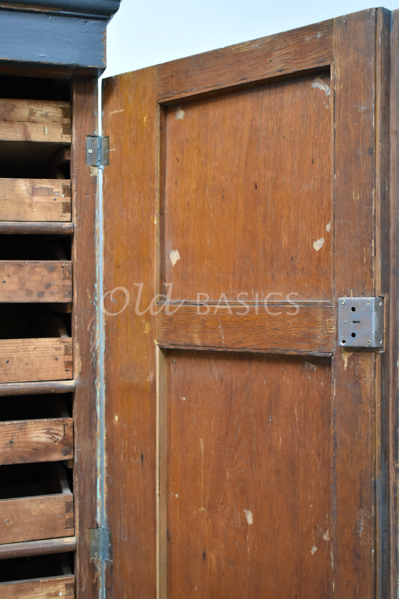 Detail van Ladenkast, grijs, materiaal hout